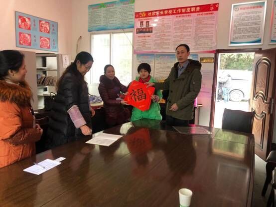 “暖冬行?愛(ài)傳遞” 自貢高投集團黨委開(kāi)展主題慰問(wèn)活動(dòng)