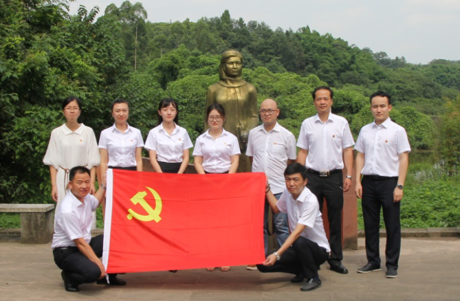 參觀(guān)江姐故居，弘揚革命精神