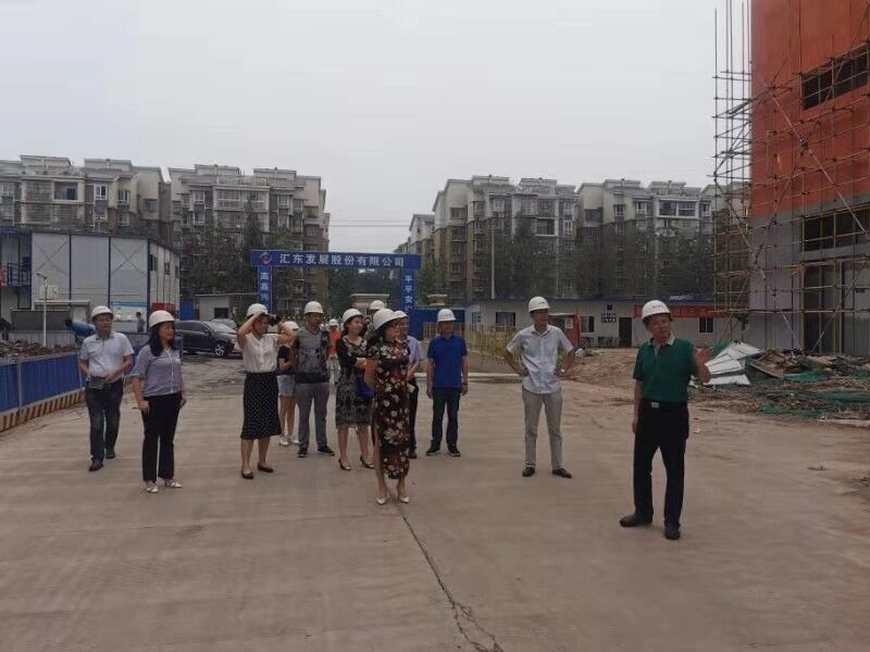 張潤英視察物流倉儲一期工程項目建設現場(chǎng)