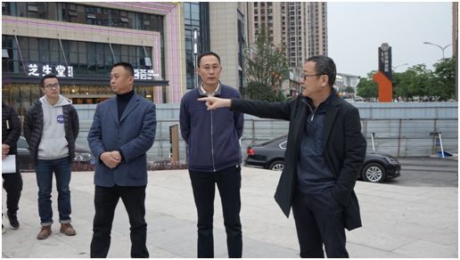 張邦舉到東區鄰里中心調研強調： 要將東區鄰里中心打造成為自貢國企運營(yíng)社區民生項目標桿