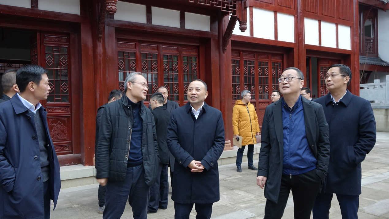何樹(shù)平到魏明倫戲劇館調研時(shí)強調： 創(chuàng  )新文化服務(wù)方式  拓展文化服務(wù)空間