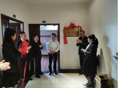 城投、工程聯(lián)合工會(huì )“職工書(shū)屋”揭牌