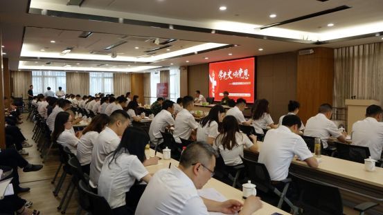 聽(tīng)老黨員講那過(guò)去的故事——自貢高投集團黨委、工會(huì )開(kāi)展黨史學(xué)習教育專(zhuān)題黨課