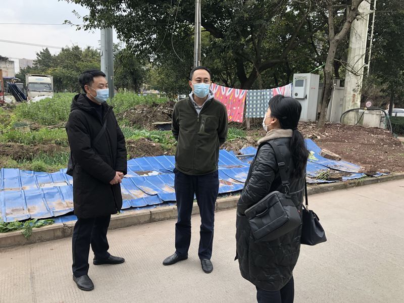 黃凱看望慰問(wèn)除夕堅守崗位的職工
