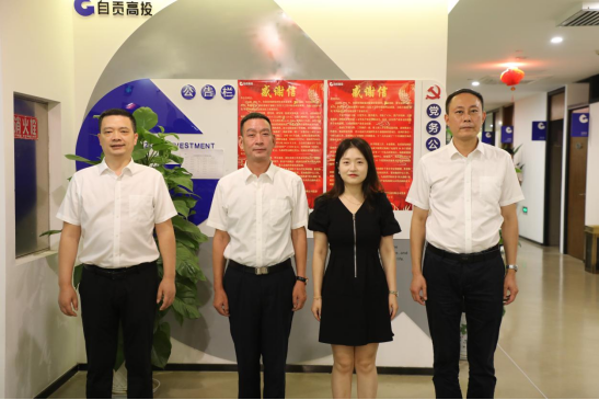 自貢高投集團黨委向中層管理人員發(fā)出 “兩信兩書(shū)”