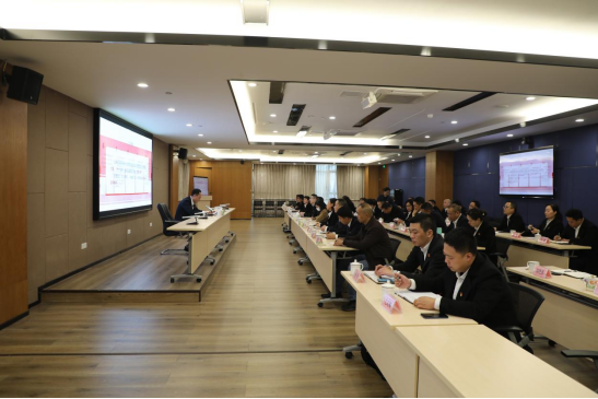 堅持不懈用黨的創(chuàng  )新理論凝心鑄魂  砥礪奮進(jìn)譜寫(xiě)高投高質(zhì)量發(fā)展新篇章